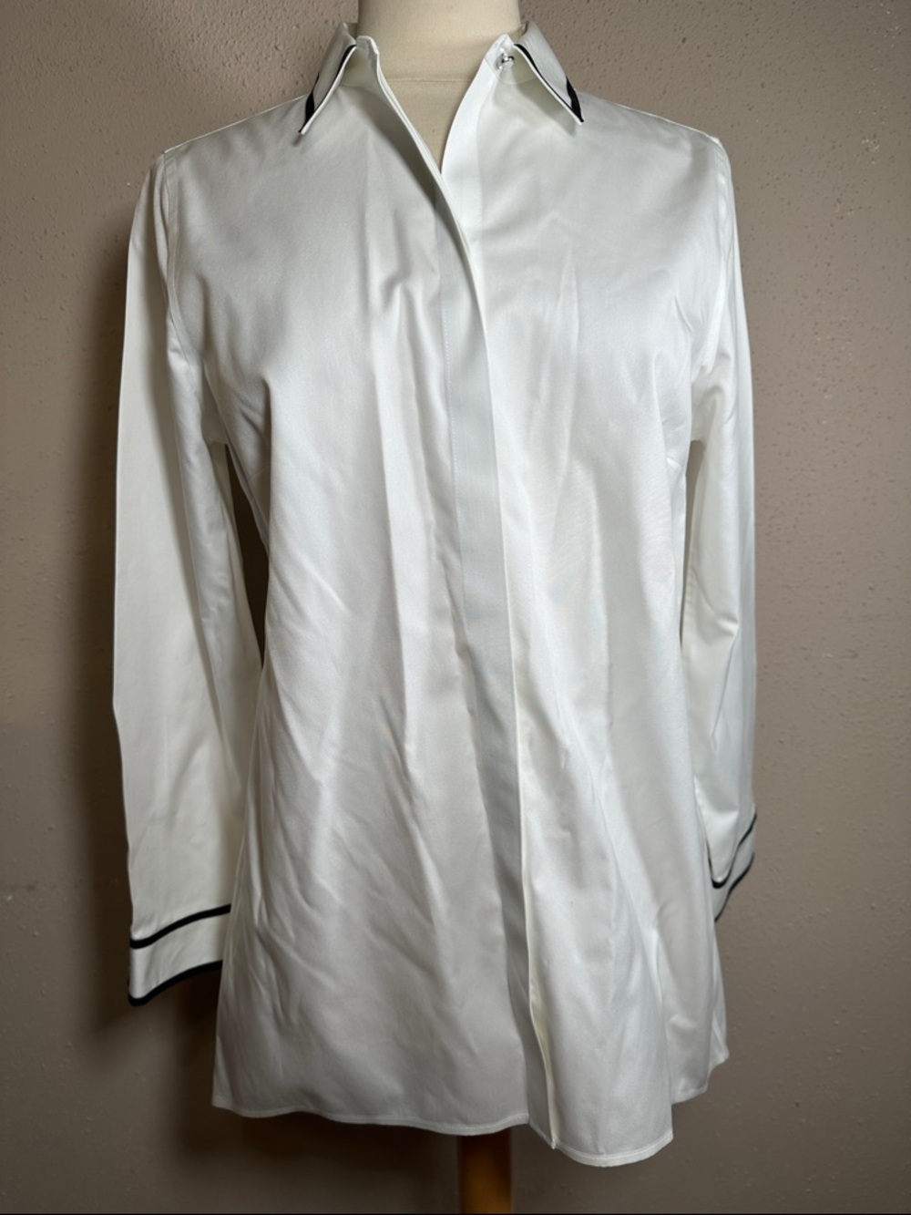 Chicos No Iron Chic Stretch Piping Detail Tunic Shirt Women’s Size 0 Small 4/6 - Picture 3 of 14